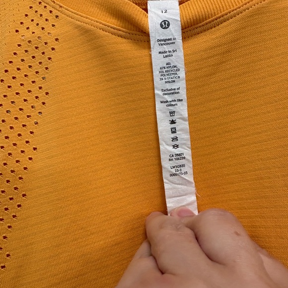 Lululemon Train to Be Short Sleeve -Size 12 - Picture 2 of 2